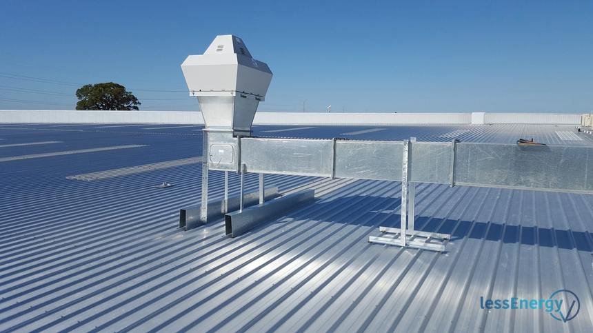 Unidad de climatización en cubierta metálica